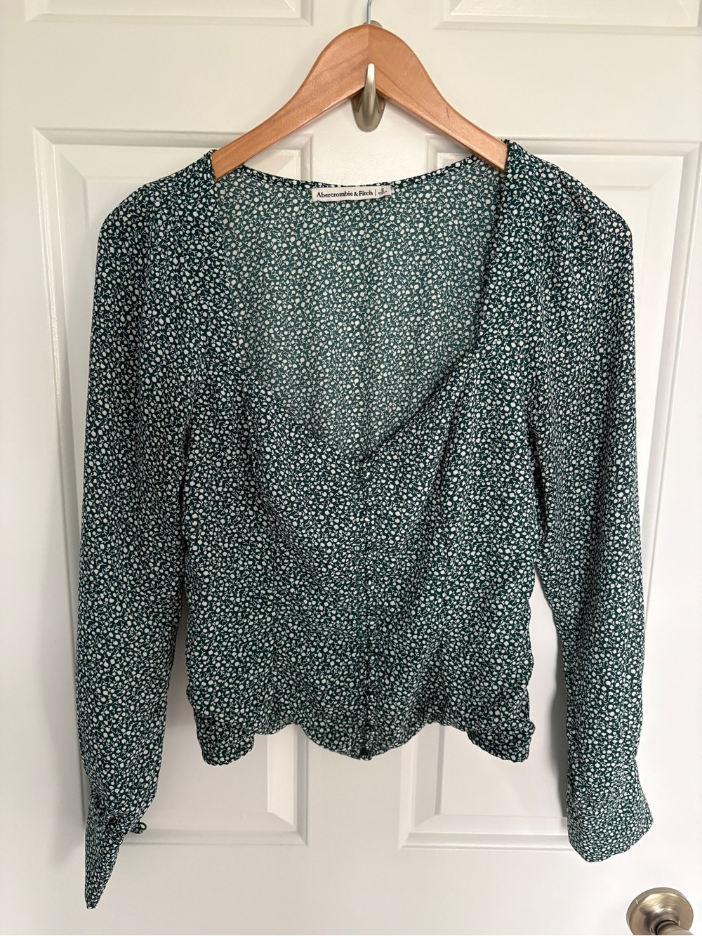 Abercrombie & Fitch Small Green Floral Long-Sleeve Button Top